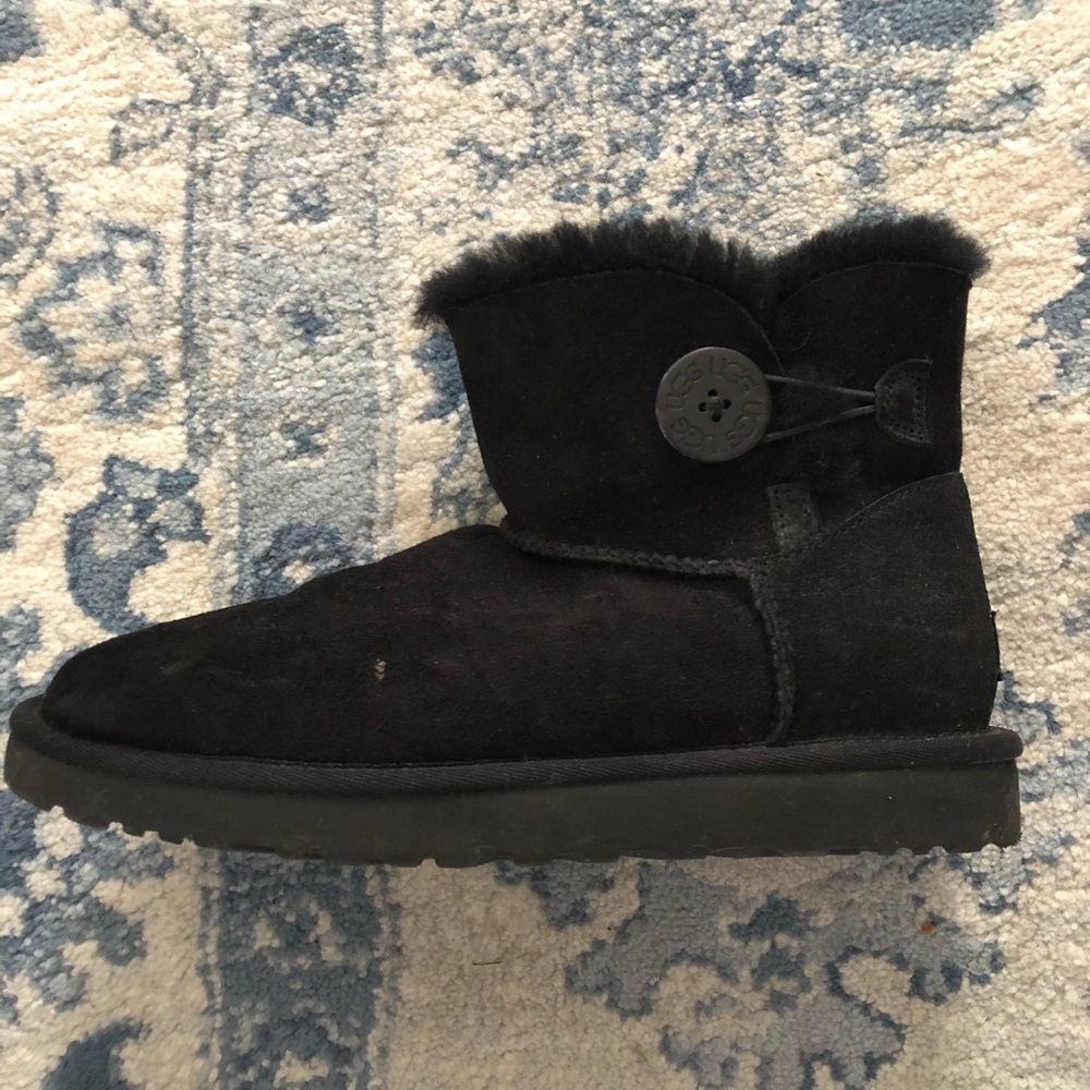 Short Black Uggs
